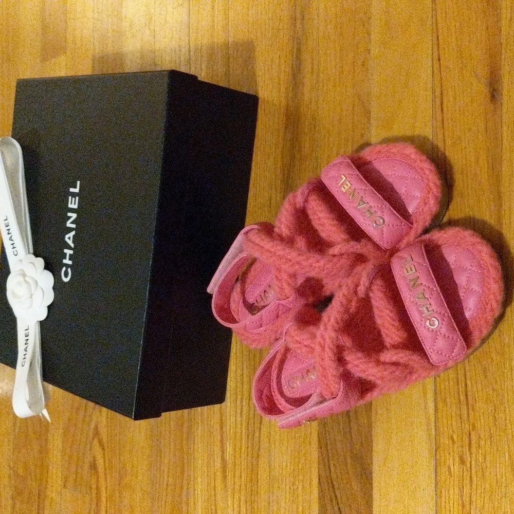 Chanel pink sandal